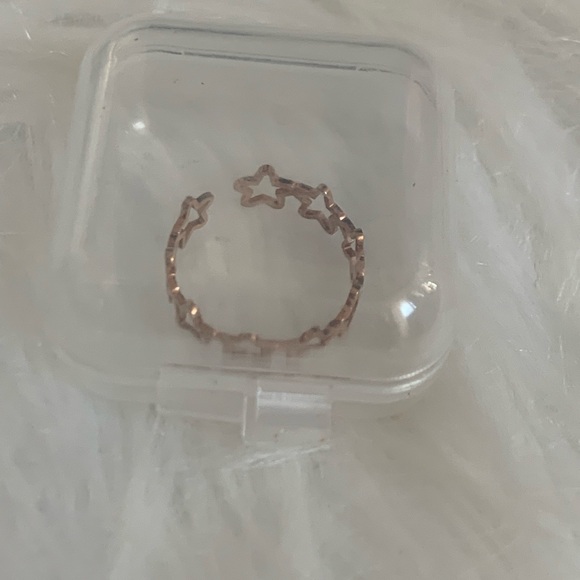 Star Pattern Rose Gold Ring - Picture 2 of 2